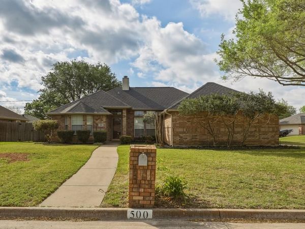 500 Bluebonnet Drive, Burleson, TX 76028