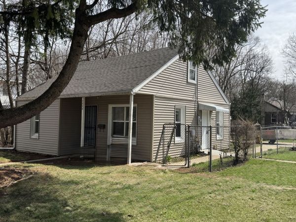 2824 School Street , Rockford, IL 61101