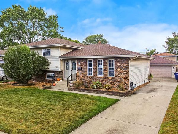 9320 Parkway Drive , Highland, IN 46322