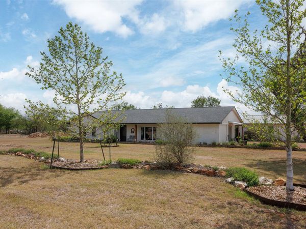 1120 Palomino LN, San Marcos, TX 78666