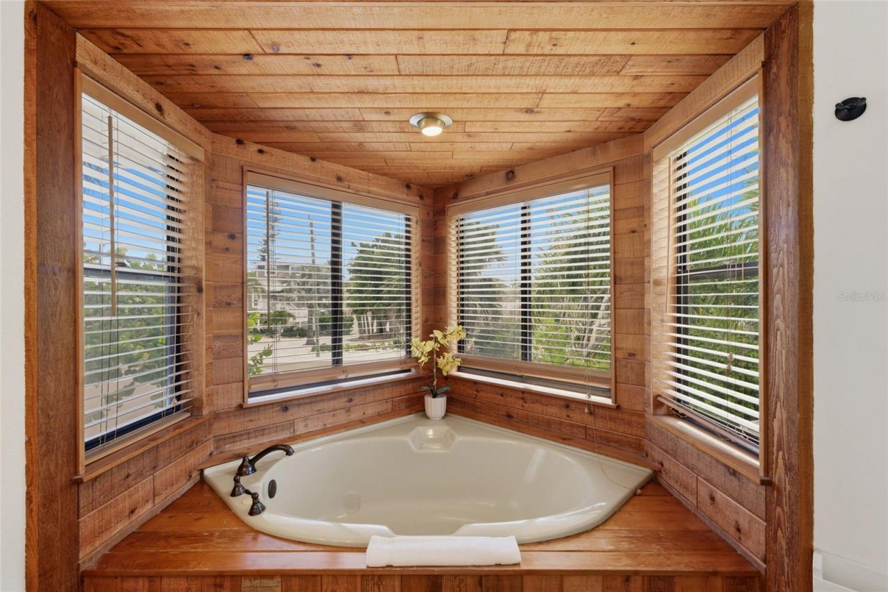 727 Jacaranda Road, Anna Maria, FL 34216 Photo