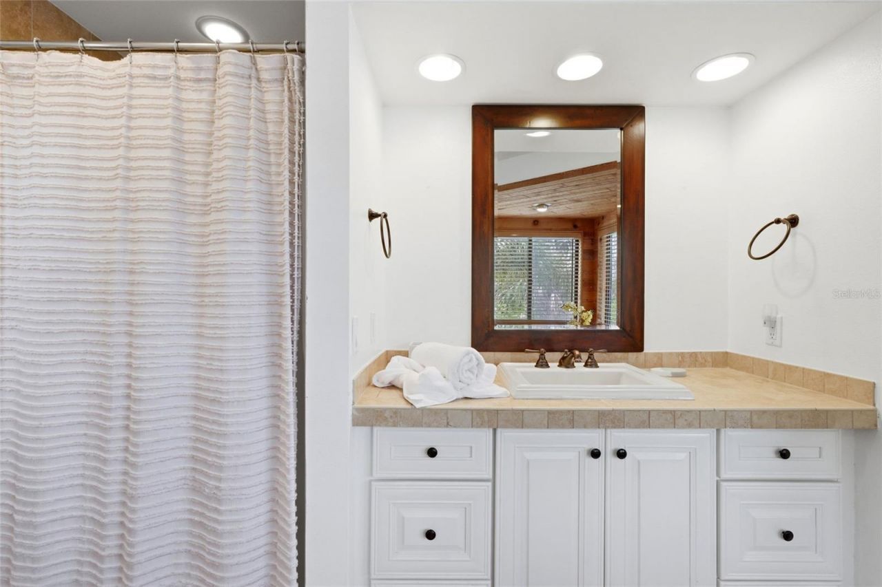 727 Jacaranda Road, Anna Maria, FL 34216 Photo