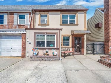 8605 77th Avenue, Glendale, NY 11385