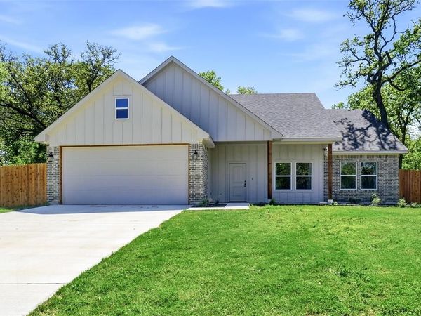 101 Monarch Lane, Poolville, TX 76487