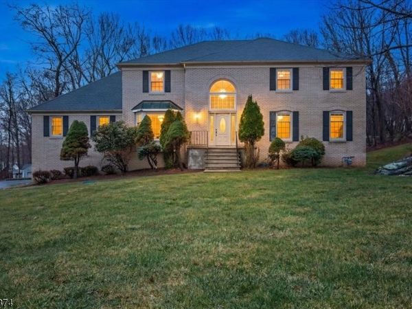 17 Pleasant Village Dr, Roxbury, NJ 07876