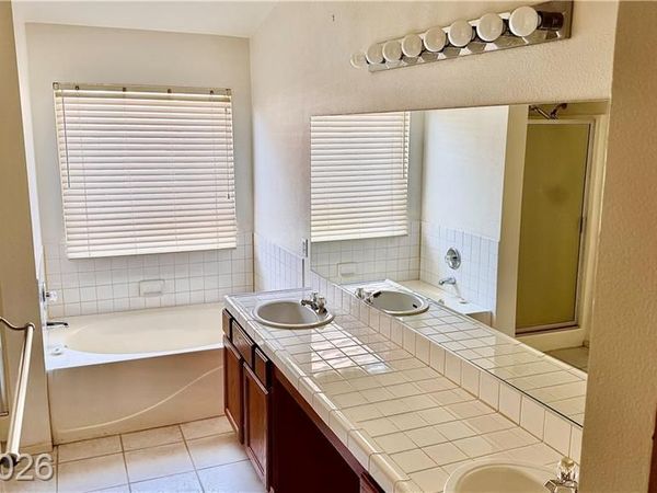 814 Hunters Ridge Way, North Las Vegas, NV 89032