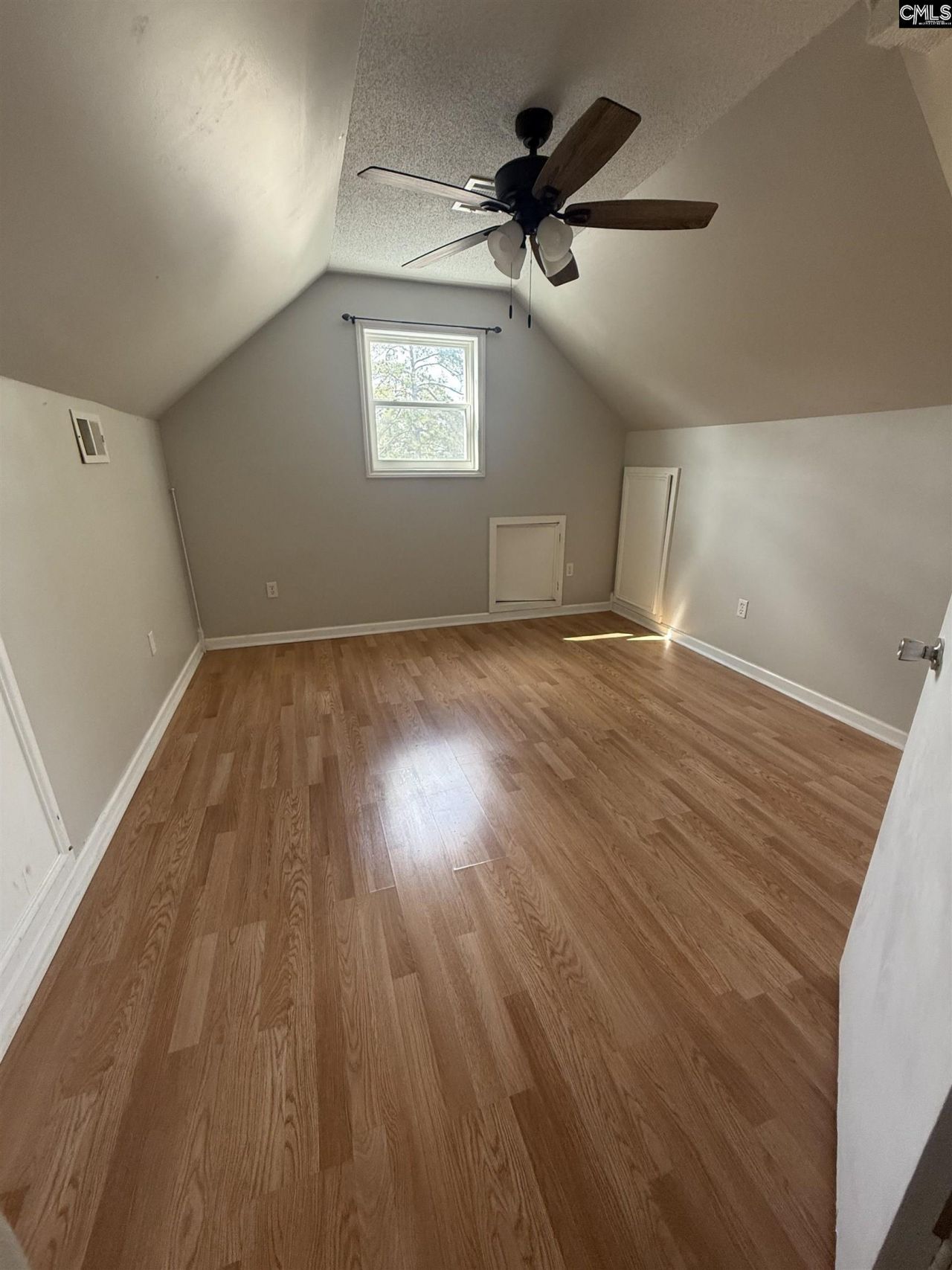 557 Shirway Road  Photo 4