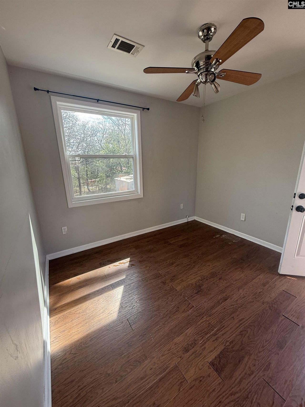 557 Shirway Road  Photo 6