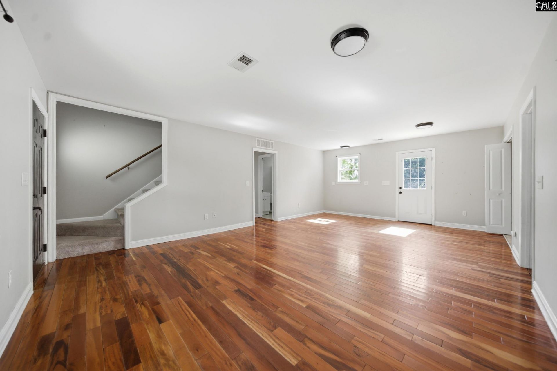 557 Shirway Road Photo 9