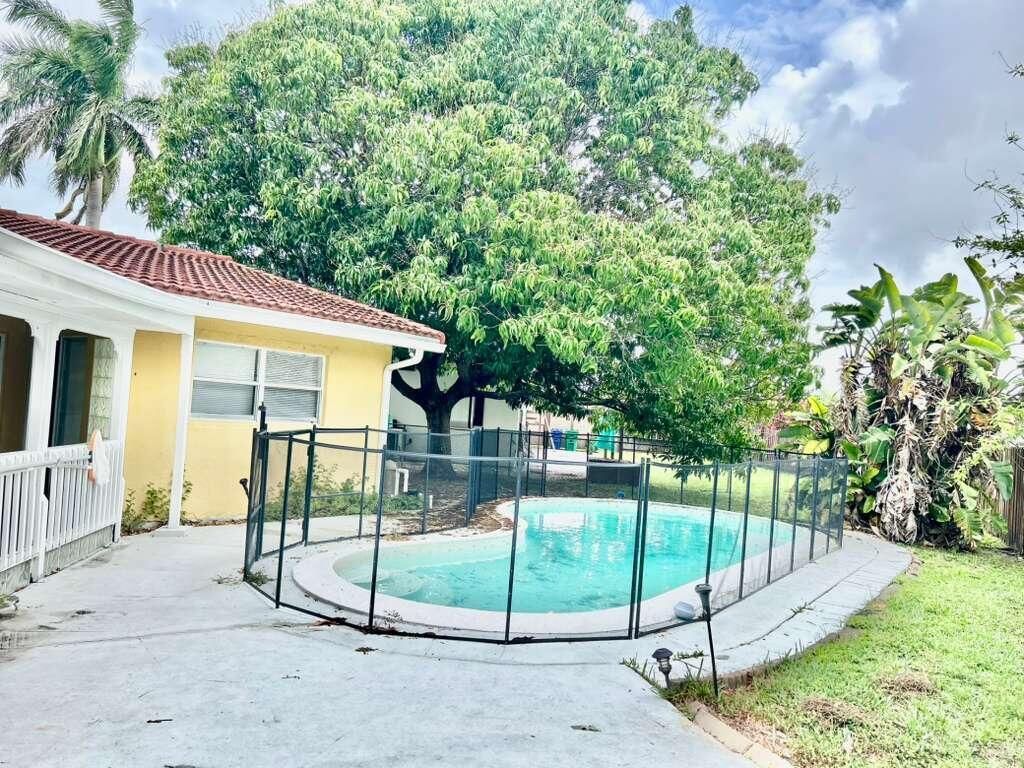 7608 NW 43rd Court, Coral Springs, FL 33065 Photo