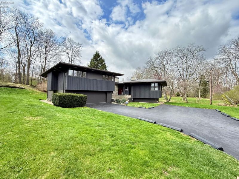 35 S Willow Court, Tiffin, OH 44883 Photo 2