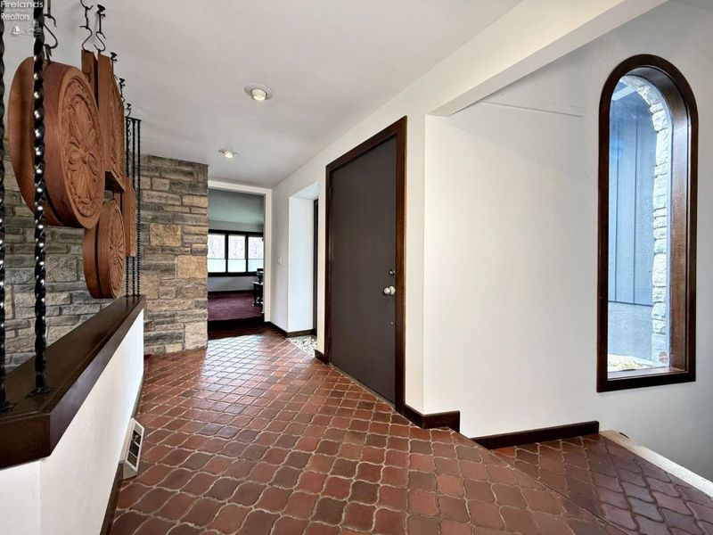 35 S Willow Court, Tiffin, OH 44883 Photo 6