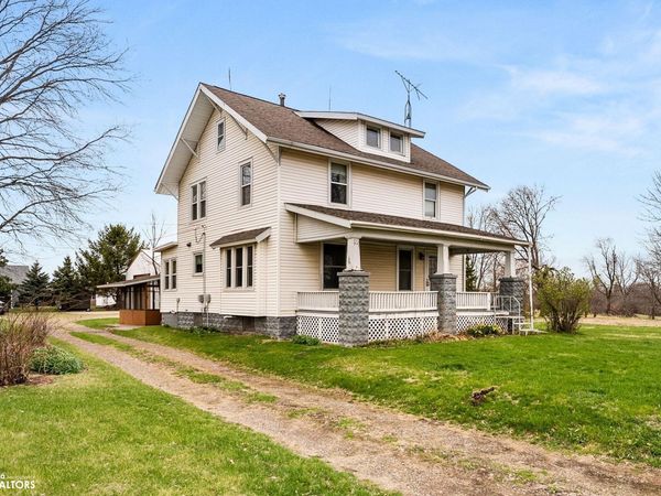 1549 S Iowa Avenue, Washington, IA 52353
