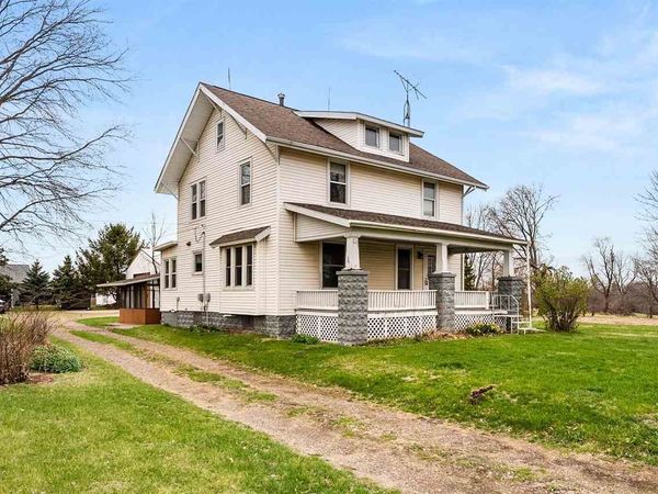 1549 S Iowa Ave, Washington, IA 52353