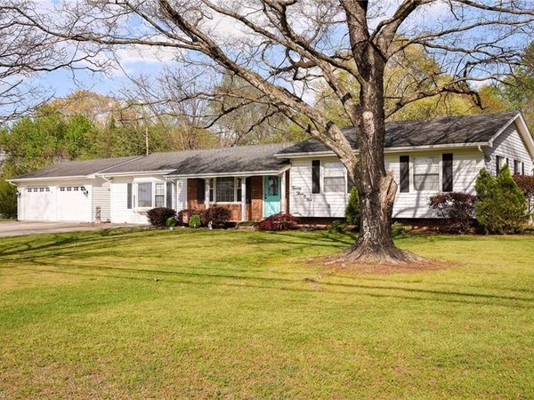 2305 Pine Meadow Drive , Kernersville, NC 27284