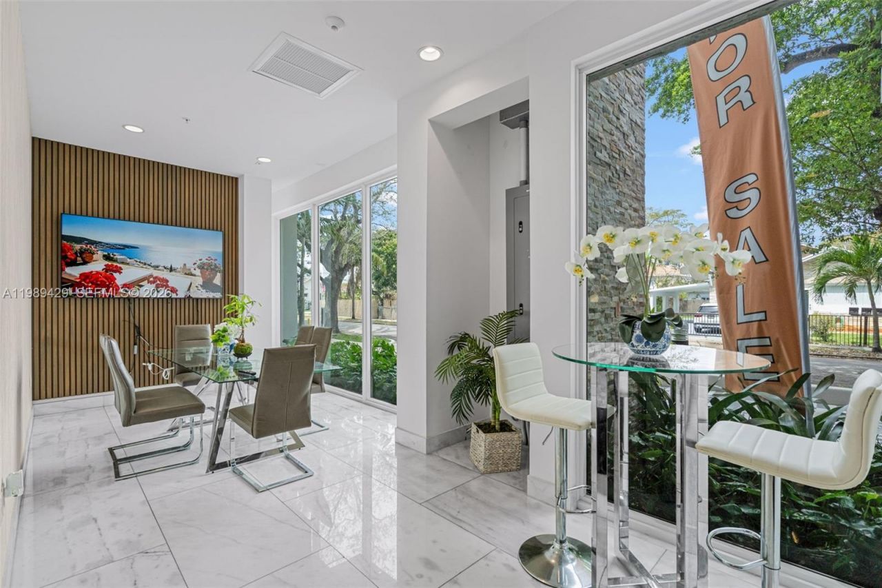 1850 Monroe Street , Unit 309, Hollywood, FL 33020 Photo