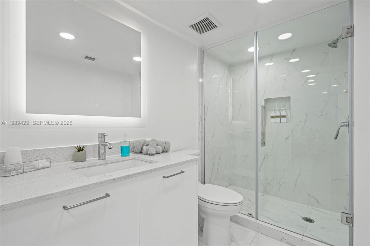 1850 Monroe Street , Unit 309, Hollywood, FL 33020 Photo