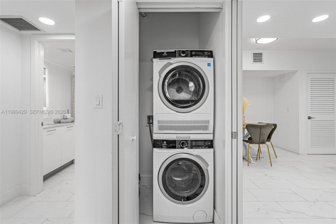 1850 Monroe Street , Unit 309, Hollywood, FL 33020 Photo