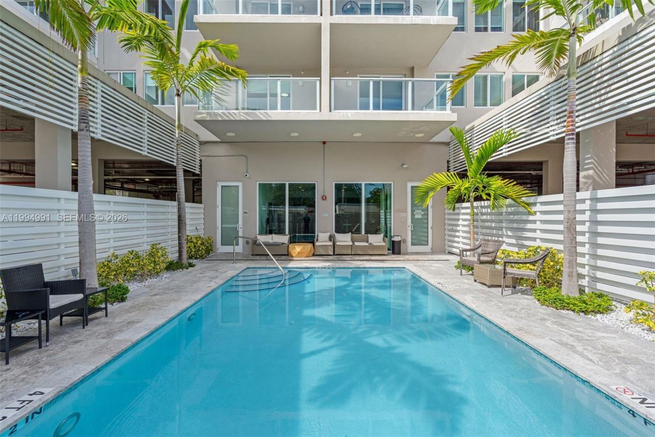 1850 Monroe St , Unit 205, Hollywood, FL 33020 Photo