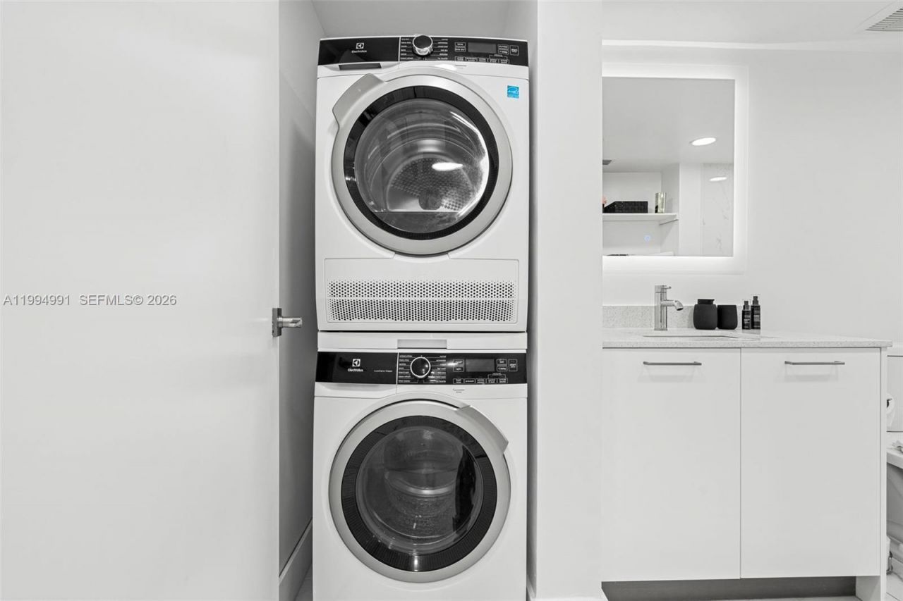 1850 Monroe St , Unit 205, Hollywood, FL 33020 Photo