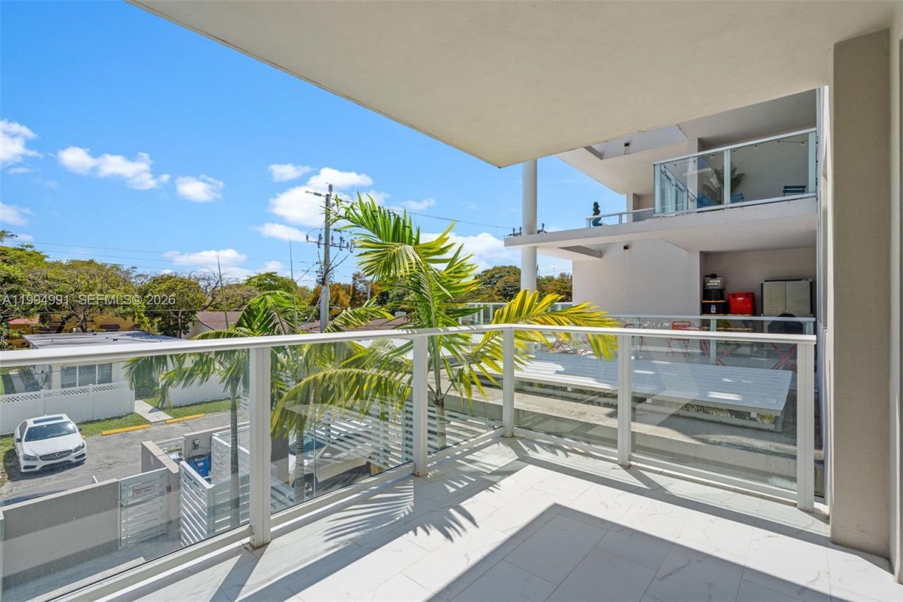 1850 Monroe St , Unit 205, Hollywood, FL 33020 Photo