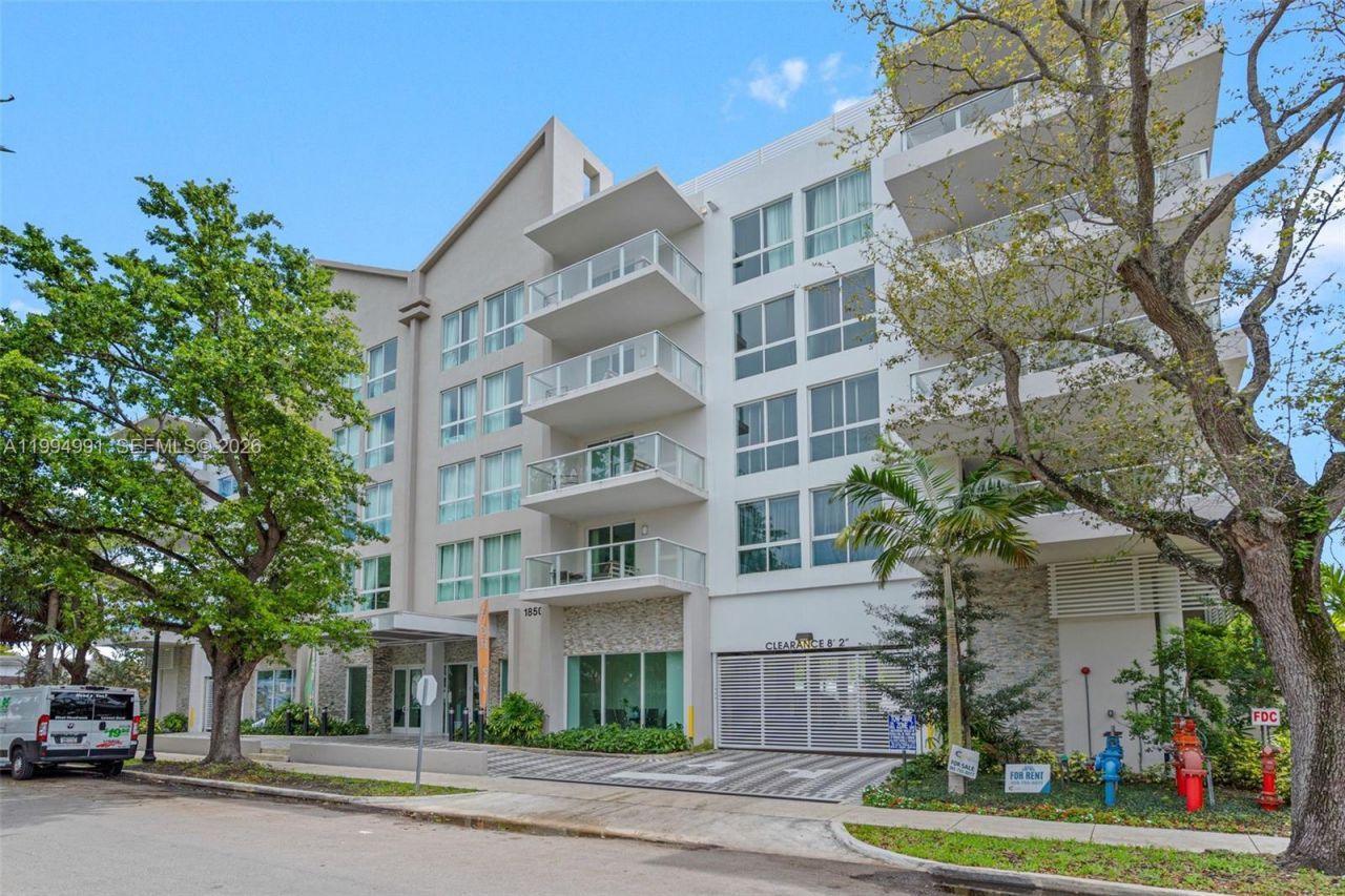 1850 Monroe St , Unit 205, Hollywood, FL 33020 Photo