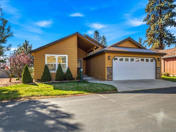 1009 W Yapoah Crater Drive, Sisters, OR 97759