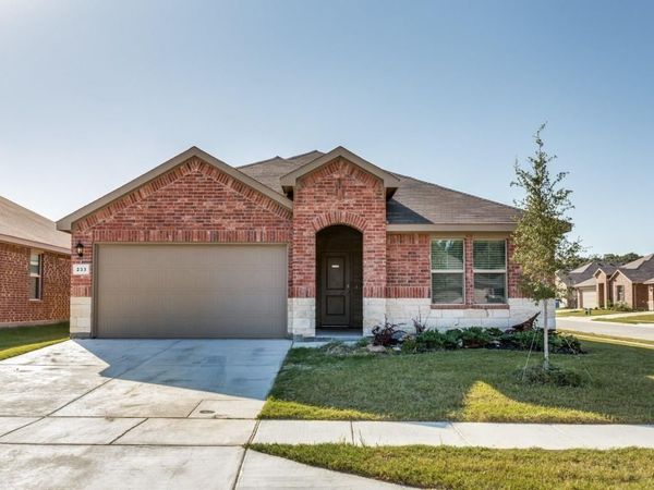 233 Abingdon Street, Azle, TX 76020