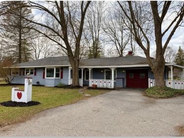 1260 Gilbert Street, Flint Twp, MI 48532