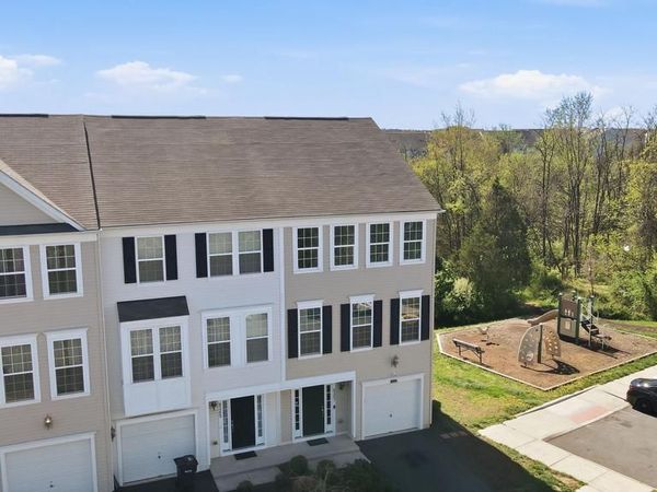 8267 HERITAGE CROSSING COURT, Unit 24, MANASSAS, VA 20109