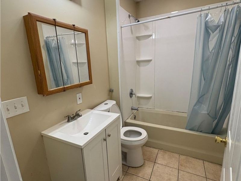 581 E 114th Street, Cleveland, OH 44108 Photo 12