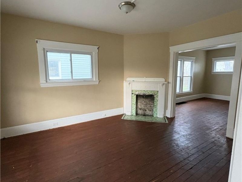 581 E 114th Street, Cleveland, OH 44108 Photo 4