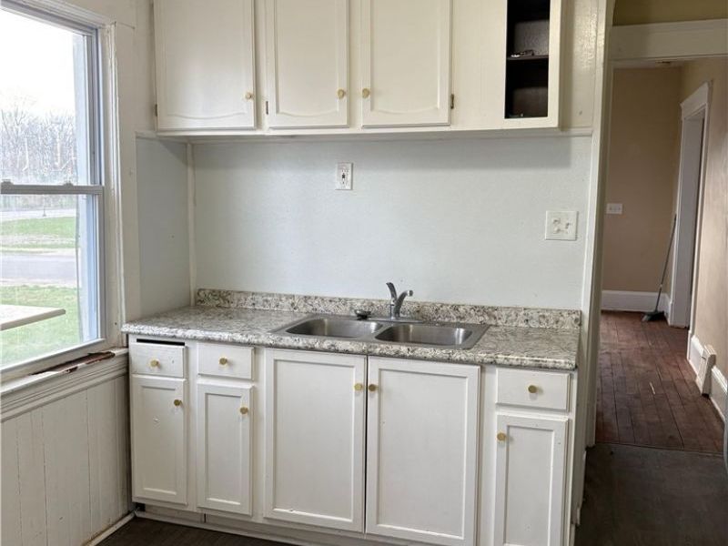 581 E 114th Street, Cleveland, OH 44108 Photo 8