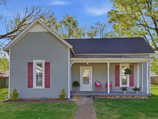 102 South Locust Street , Mount Pleasant, TN 38474