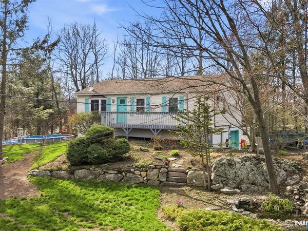 6 Ramsay Road, WEST MILFORD, NJ 07421