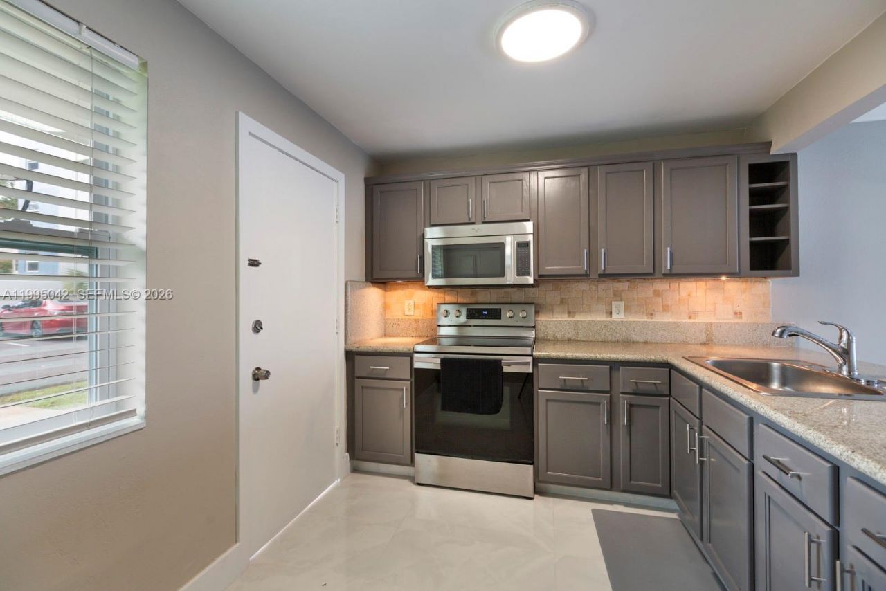 1351 NE 191 St, Unit E 106, Miami, FL 33179 Photo