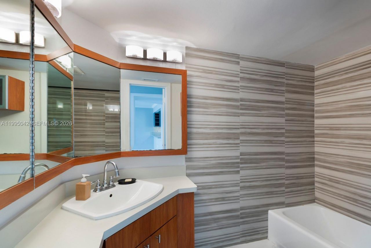 1351 NE 191 St, Unit E 106, Miami, FL 33179 Photo