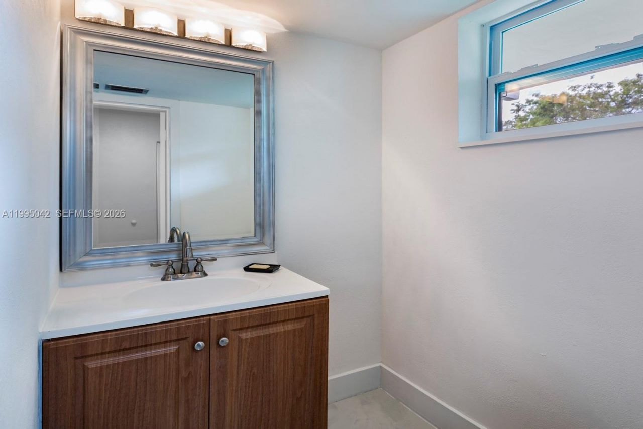 1351 NE 191 St, Unit E 106, Miami, FL 33179 Photo