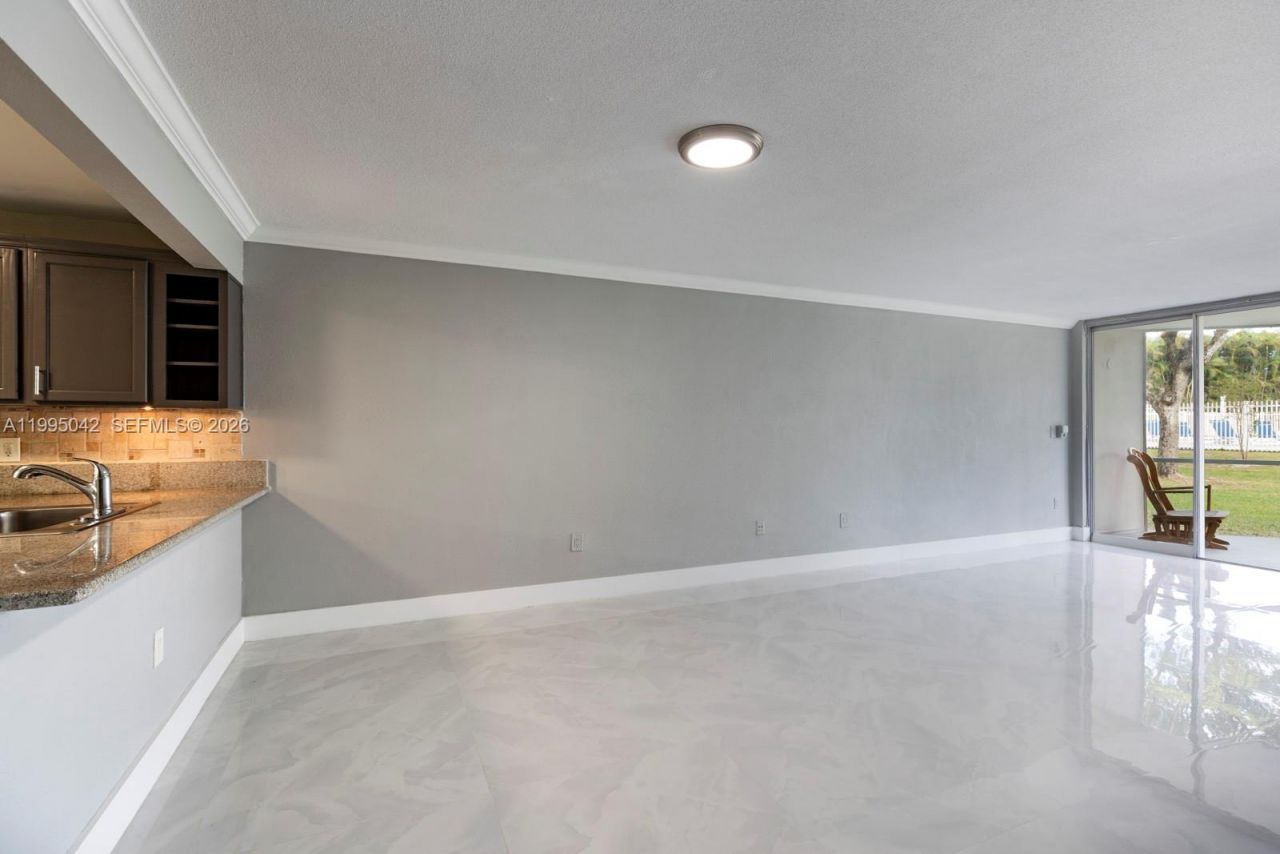 1351 NE 191 St, Unit E 106, Miami, FL 33179 Photo