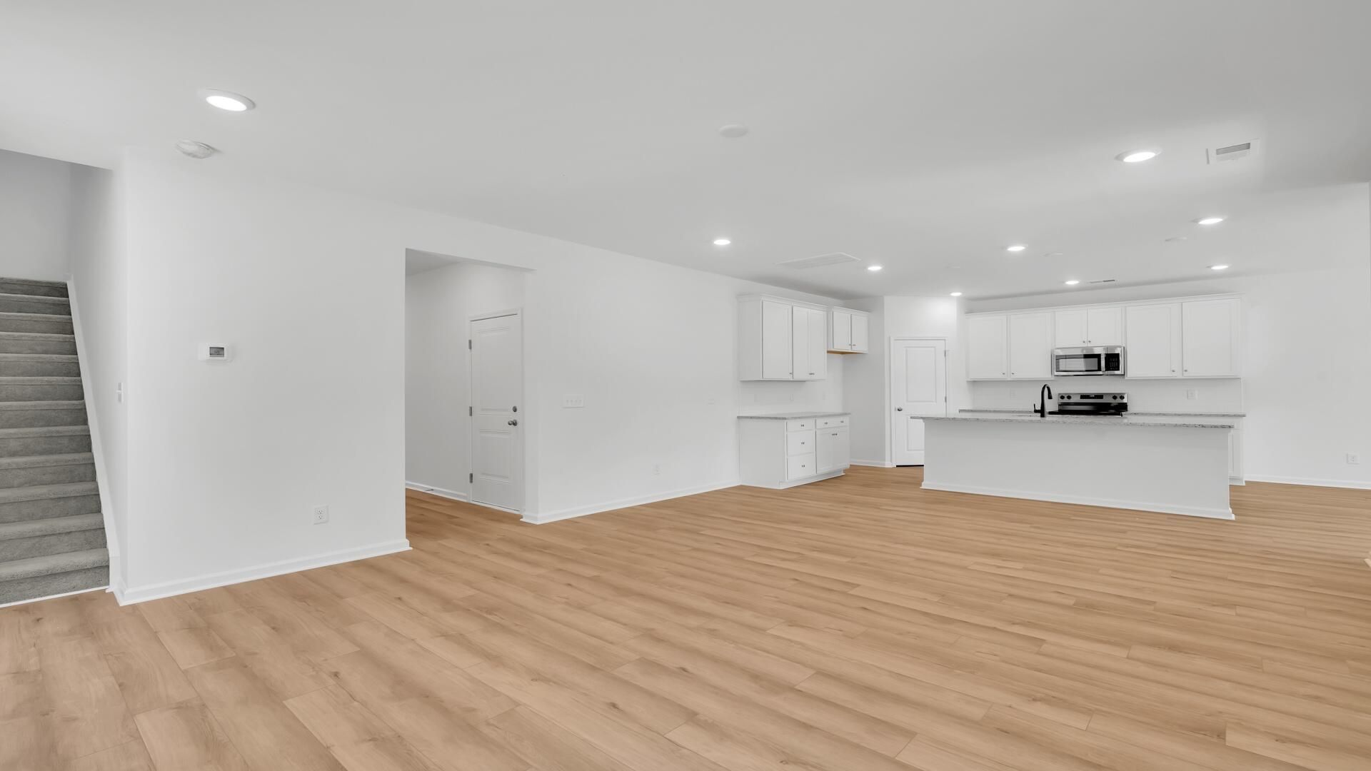 446 Cadbury Loop Photo 10