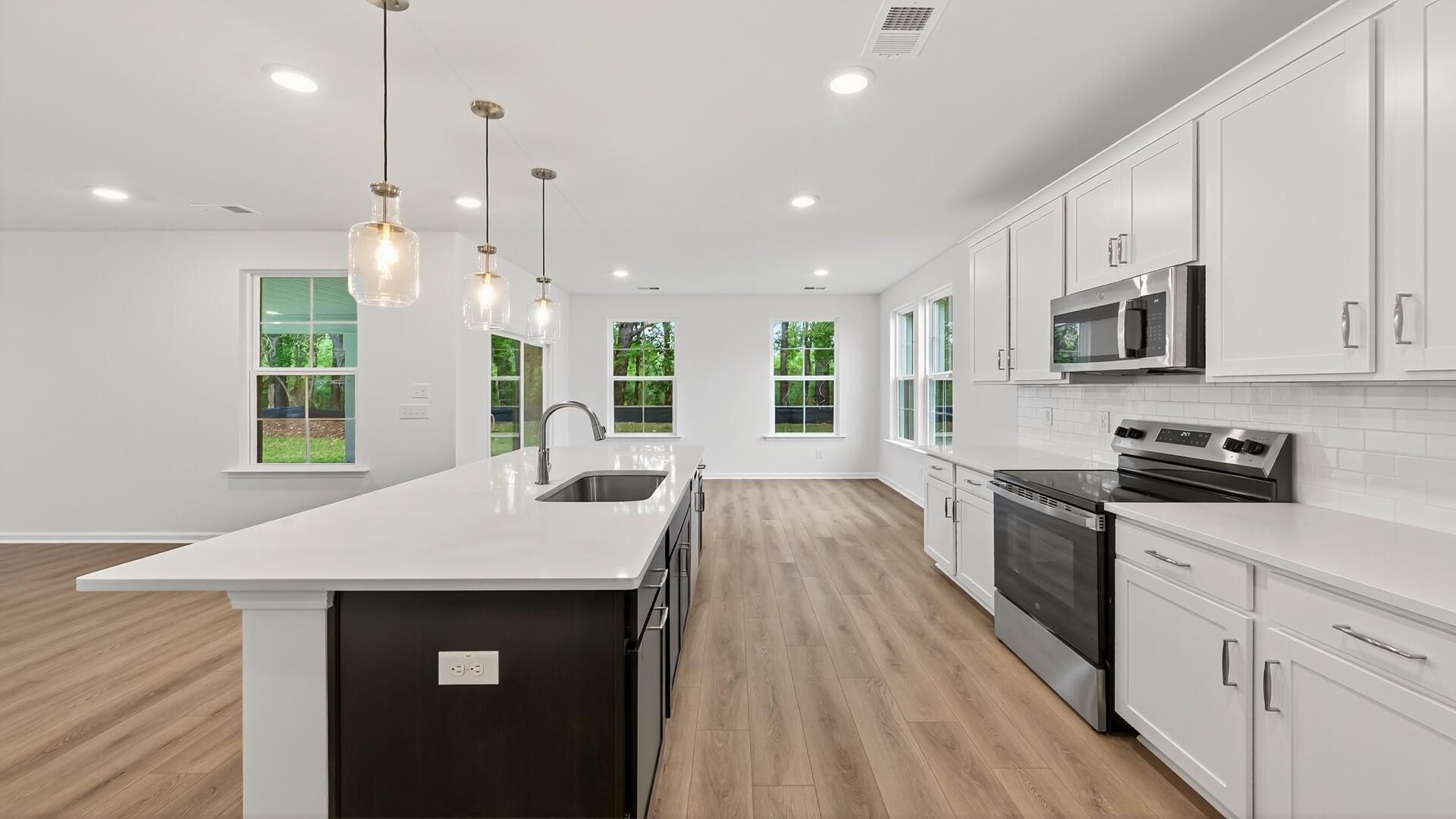 446 Cadbury Loop Photo 10