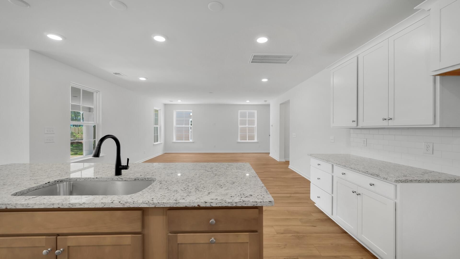 446 Cadbury Loop Photo 11