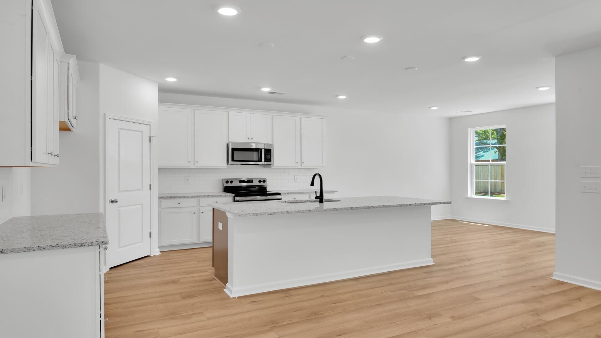 446 Cadbury Loop Photo 13