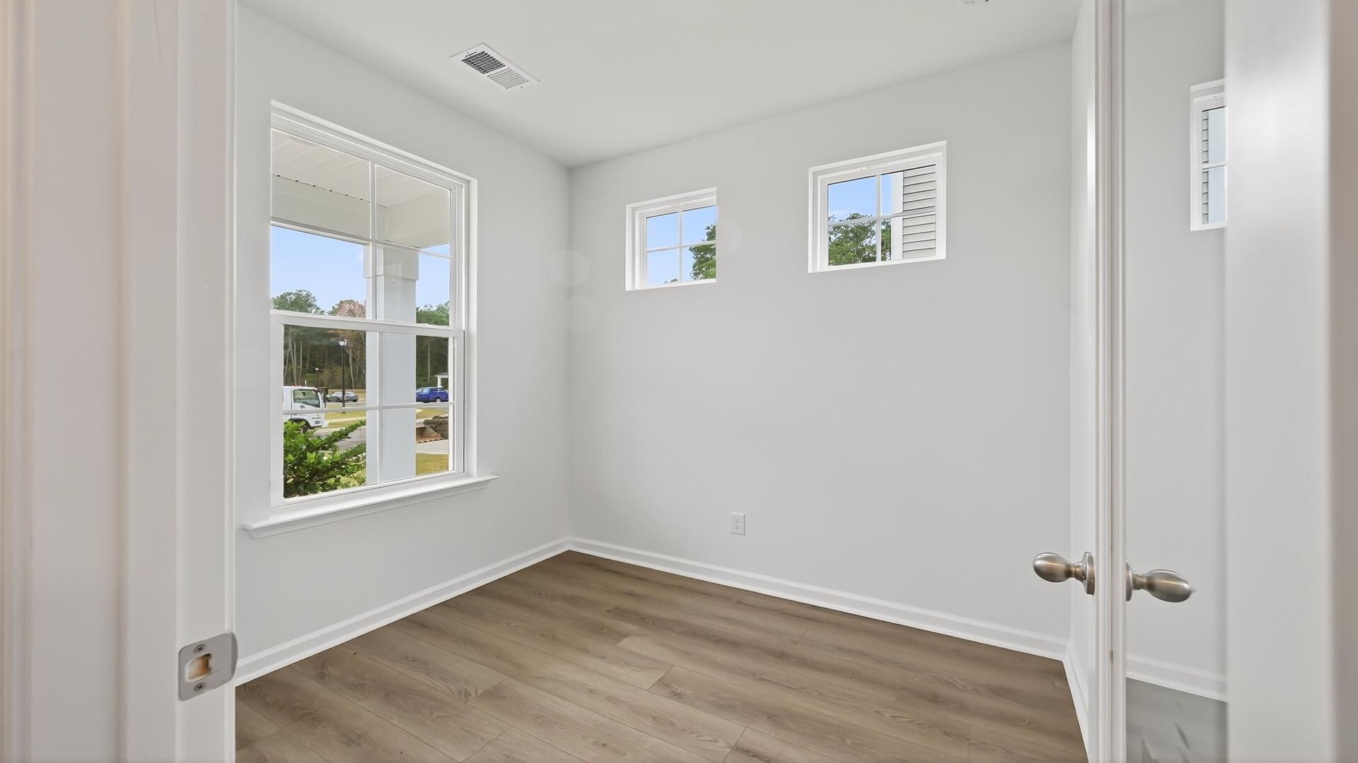 446 Cadbury Loop Photo 4