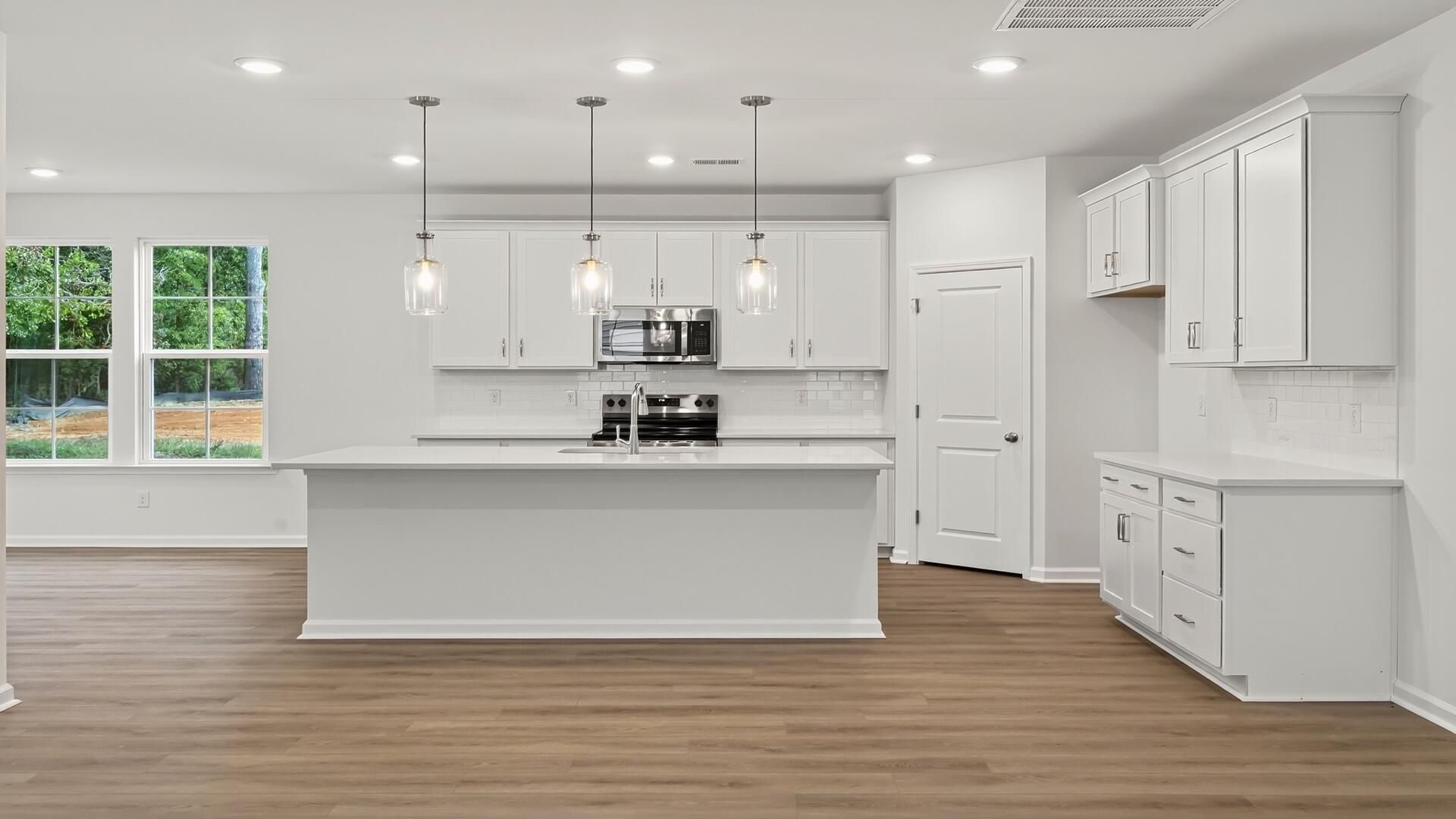 446 Cadbury Loop Photo 9