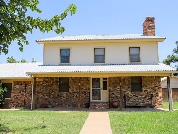 303 David Davis Drive, McGregor, TX 76657