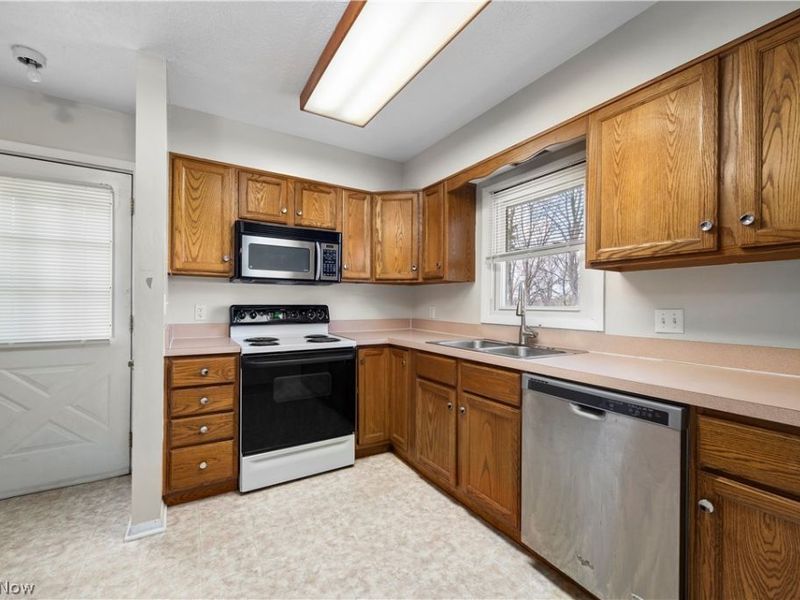 17050 Sheldon Road, Brook Park, OH 44142 Photo 12