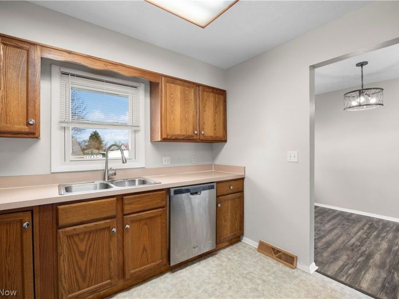 17050 Sheldon Road, Brook Park, OH 44142 Photo 9