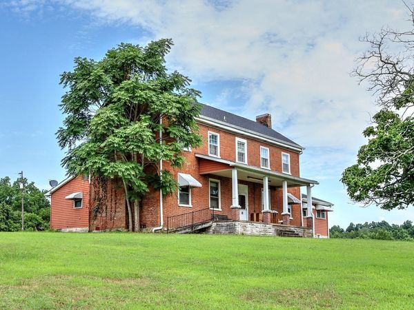 857 Davenport Rd , Cumberland City, TN 37050