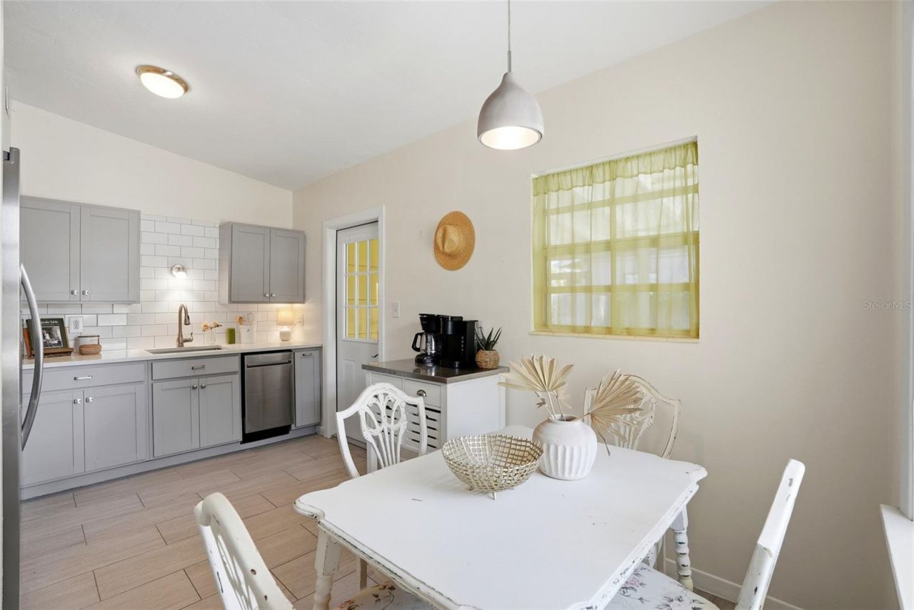 4420 Neptune Drive Se, Saint Petersburg, FL 33705 Photo